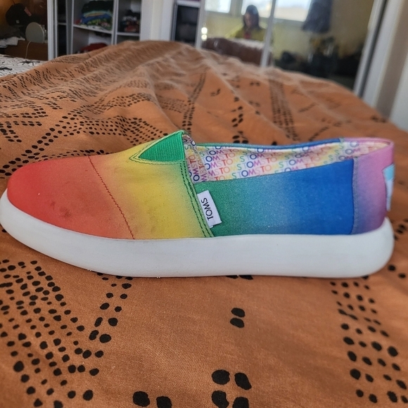 EUC TOMS Alpargata Mallow Rainbow Slip On Loafer Pride 5.5 - Picture 5 of 15